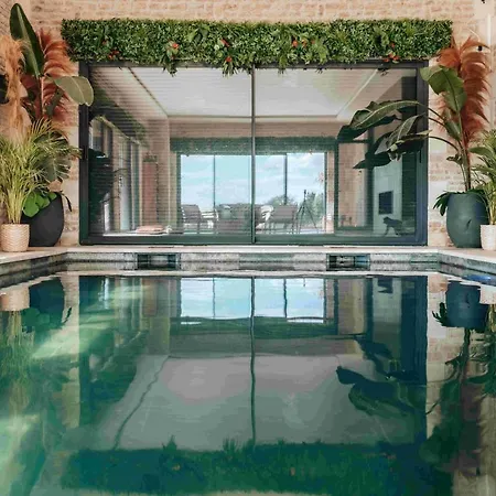 Luxury In The Country - Breathtaking Modern Farmhouse With Indoor Swimming Pool *